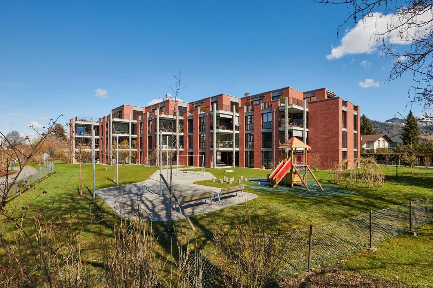Appartement en attique lumineux de 2,5 pièces avec terrasse sur le toit - Photo 1 sur 9