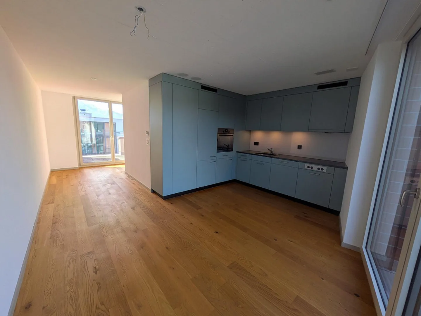 Appartement en attique lumineux de 2,5 pièces avec terrasse sur le toit - Photo 6 sur 9