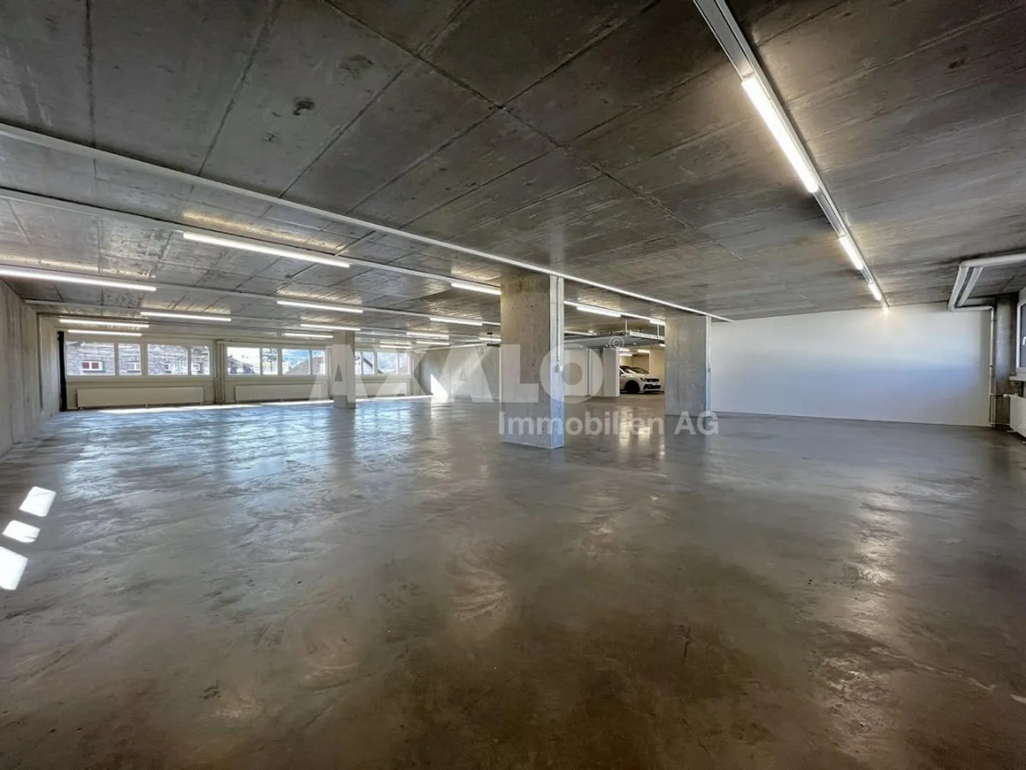 Attractive commercial space for various usage options with... - Photo 3 of 11