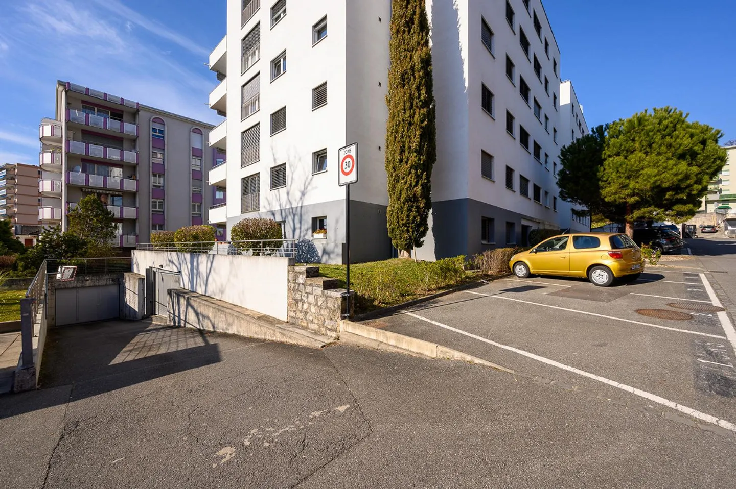 Emplacement idéal, proche du bord du lac ! - Photo 2 sur 3