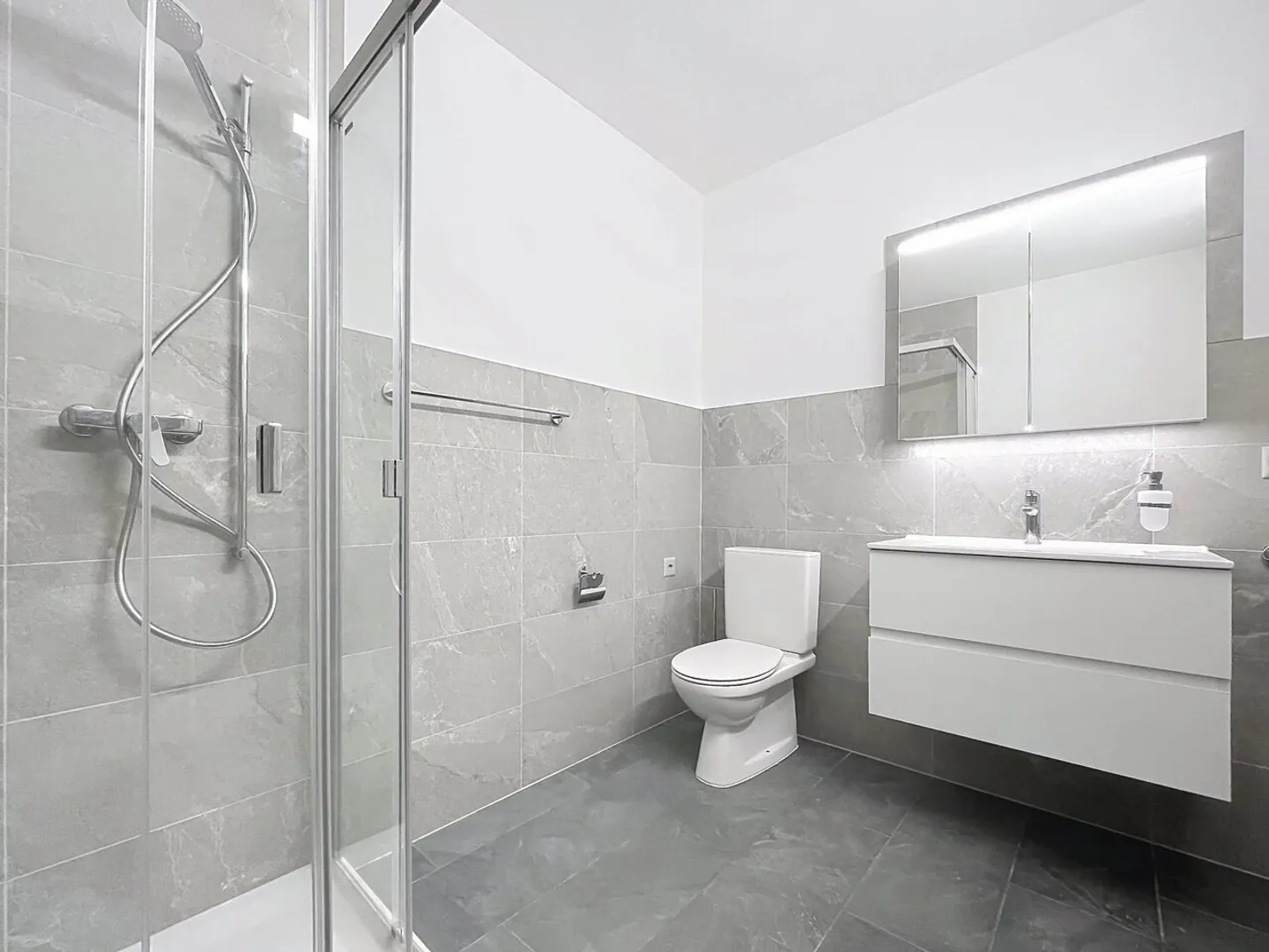 Bel appartement de 2 pièces à proximité du centre-ville - Photo 8 sur 13
