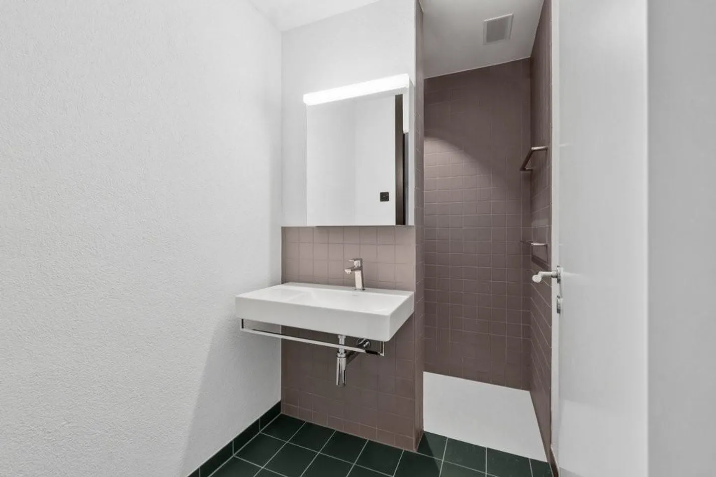 Appartement neuf attrayant dans le meilleur emplacement directement sur la Glatt - Photo 5 sur 6