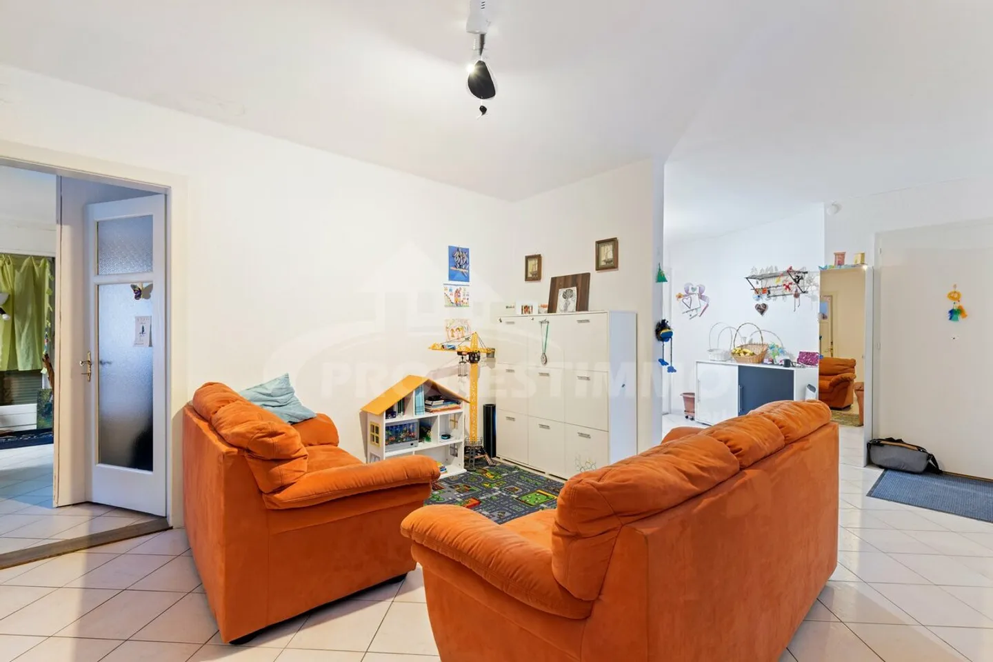 APPARTAMENTO DI 5.5 STANZE CON STUDIO ANNESSO AL PREZZO DI VENDITA - Foto 3 di 10