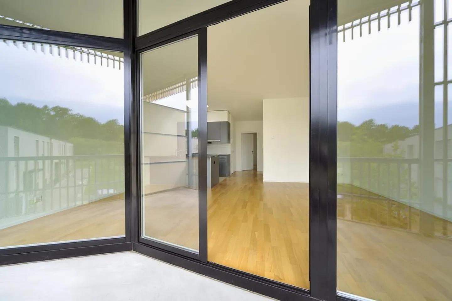 *** 2.5'ZWG**61m2**loggia/couvert/salle de séjour*** - Photo 3 sur 7