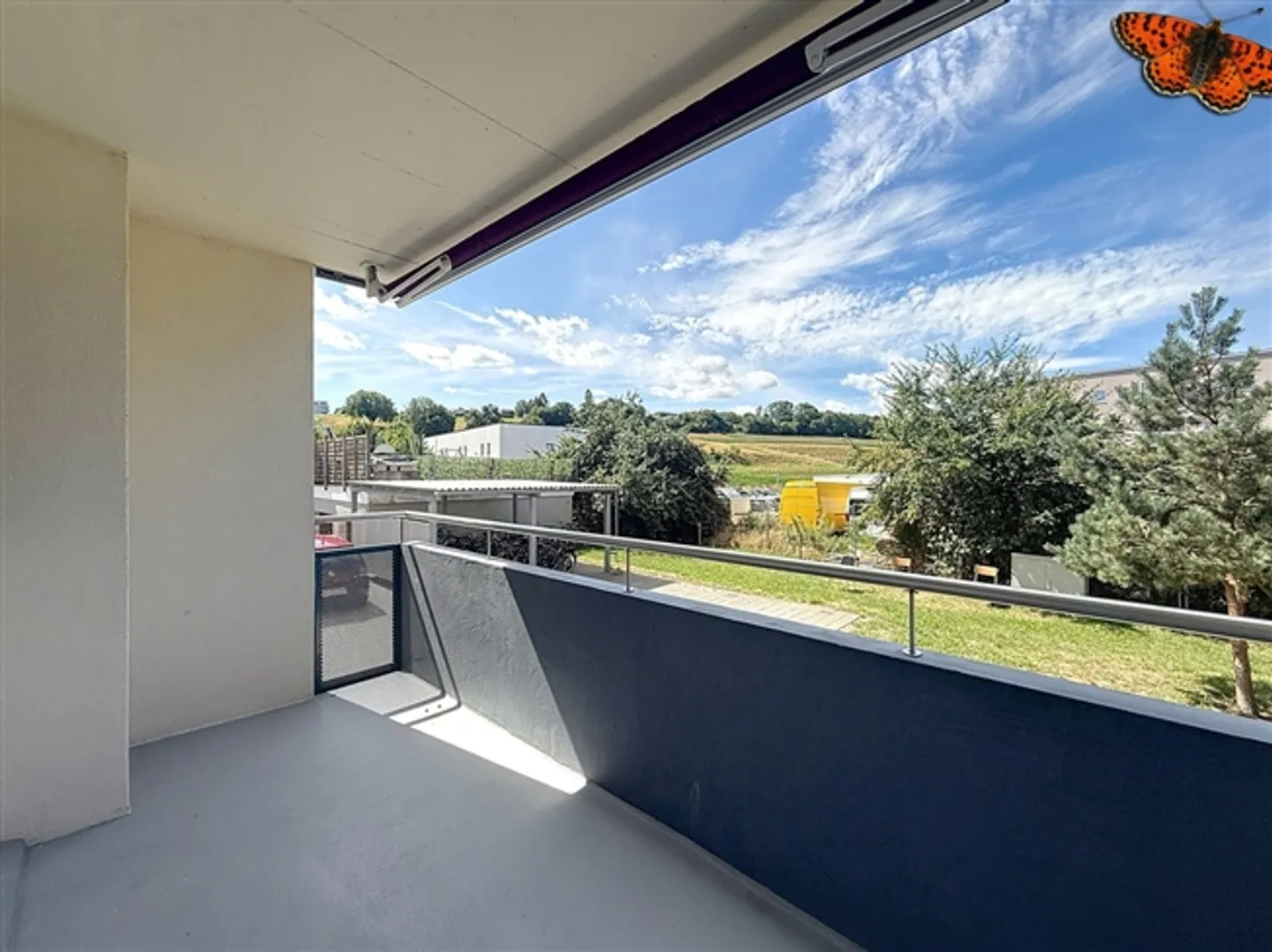 "4 1/2 ROOMS - Bright and Quiet!" - Photo 3 of 8