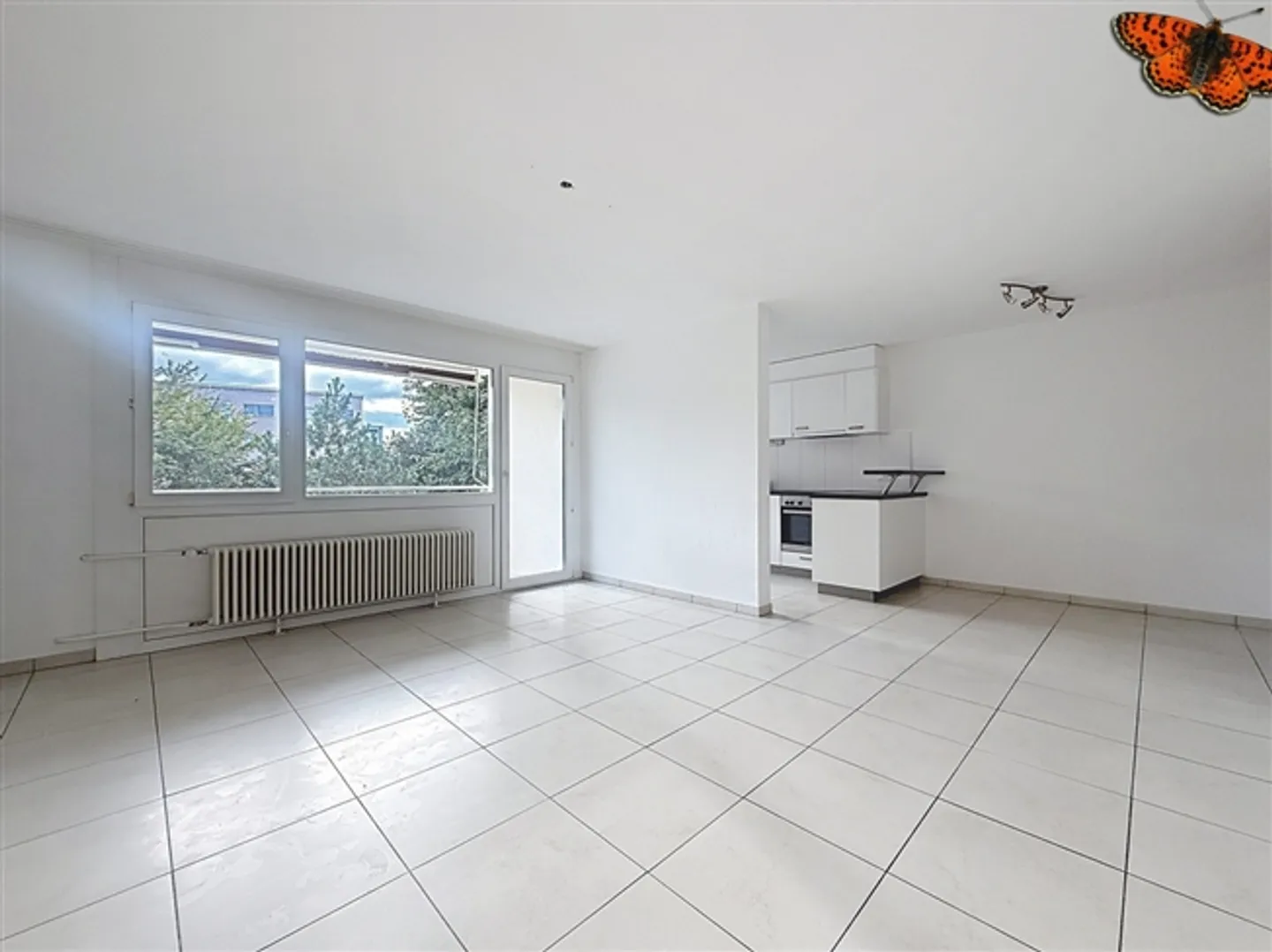 "4 1/2 ROOMS - Bright and Quiet!" - Photo 5 of 8