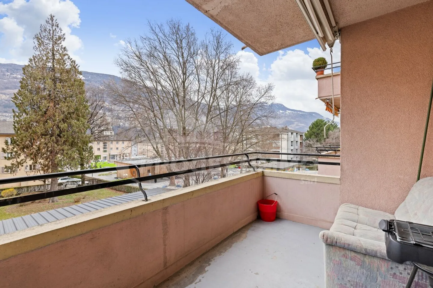 APPARTAMENTO DI 5.5 STANZE CON STUDIO ANNESSO AL PREZZO DI VENDITA - Foto 1 di 10