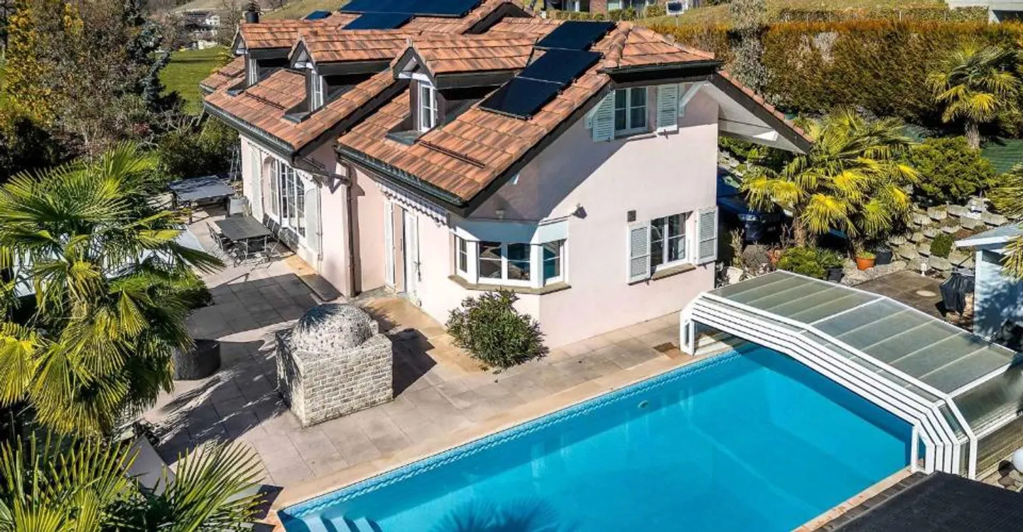 Magnifica villa familiare con piscina e vista lago - Foto 10 di 12