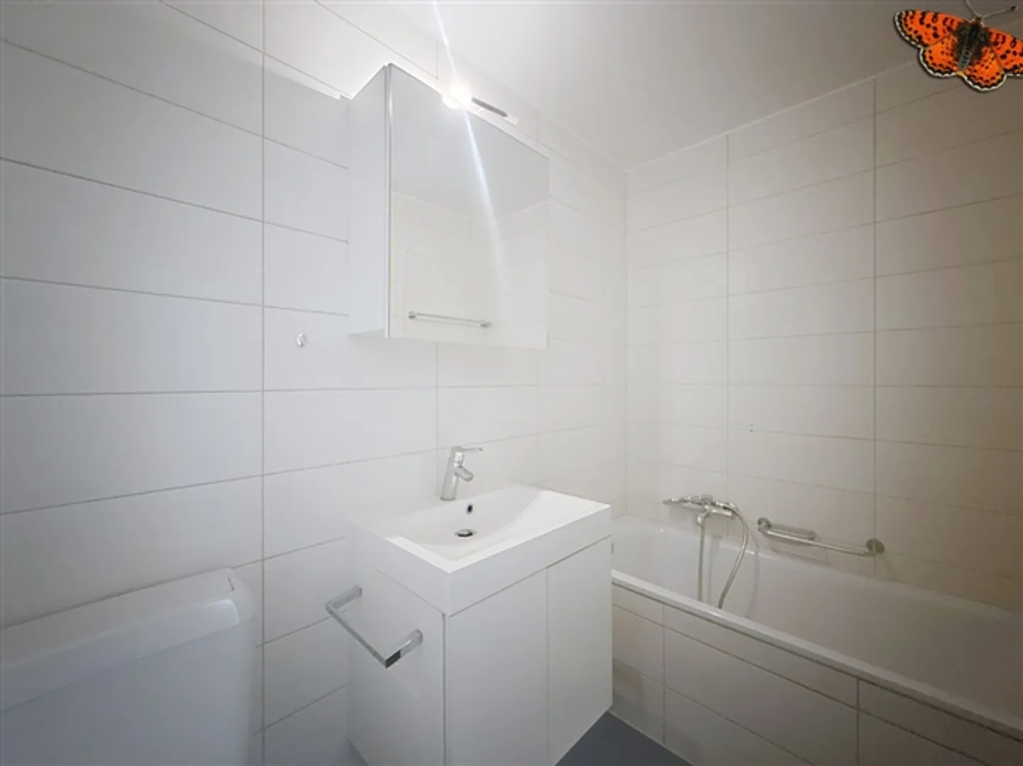 "4 1/2 ROOMS - Bright and Quiet!" - Photo 8 of 8