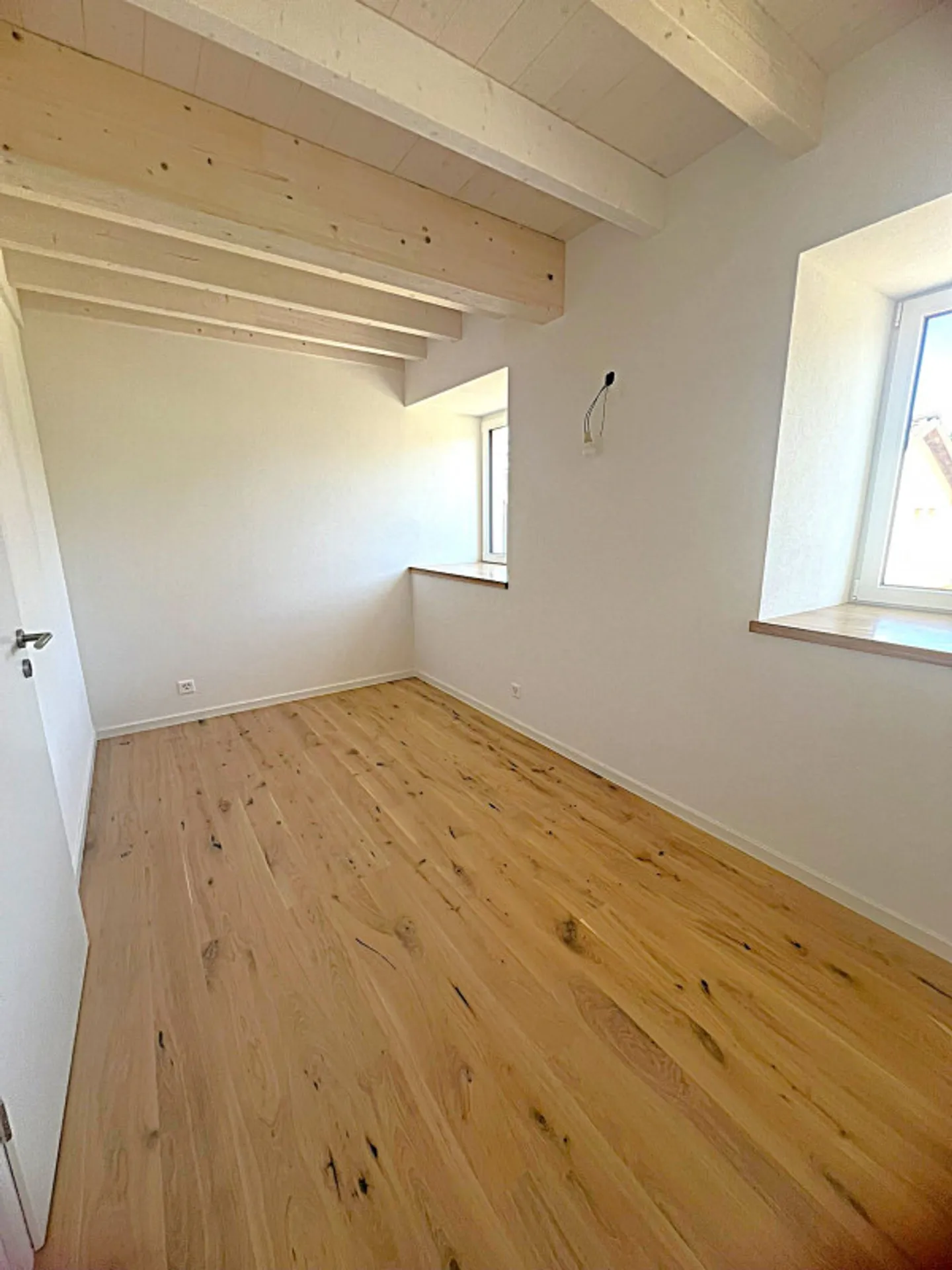 Charmante 4,5-Zimmer-Duplexwohnung mit Mezzanin in renoviertem Bauernhaus - Foto 7 von 10