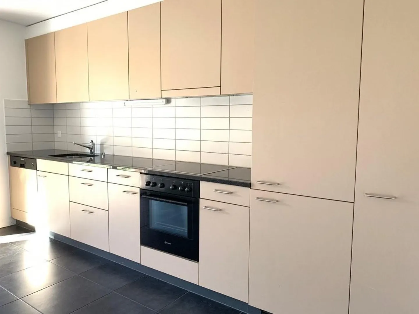Appartement Charmant Près Commodités - Photo 4 sur 8