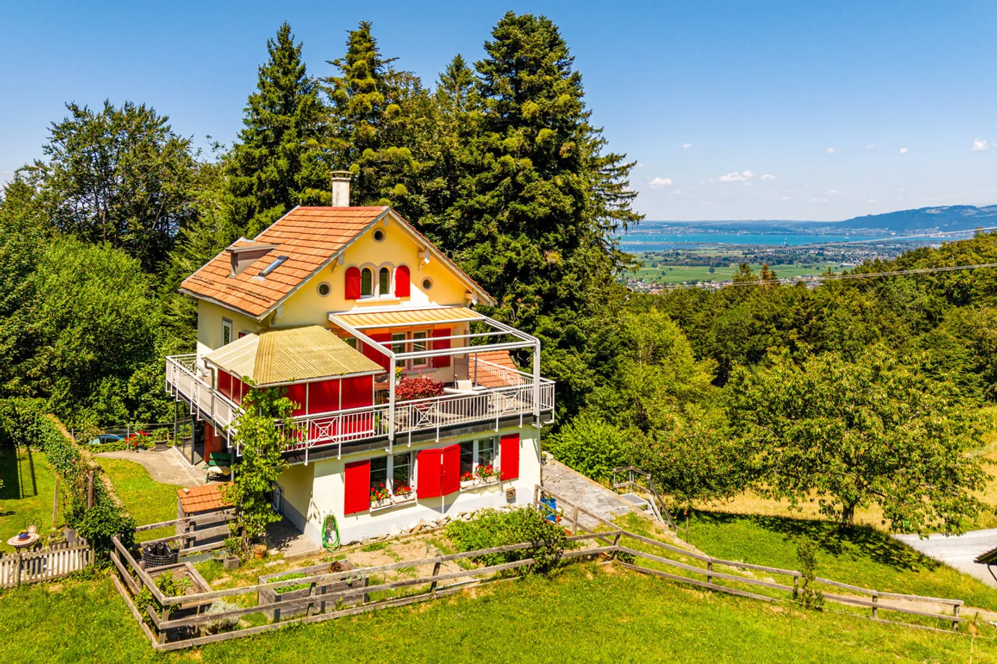 Single house for sale - Photo 1 of 12