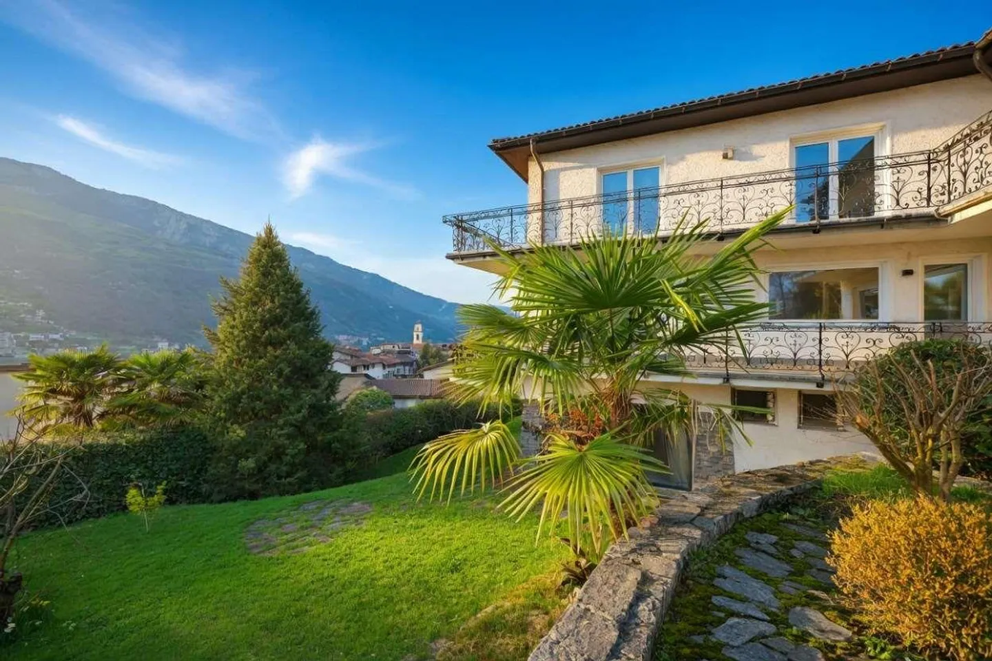 Villa panoramique sur le lac Ceresio avec grand jardin - Photo 2 sur 12