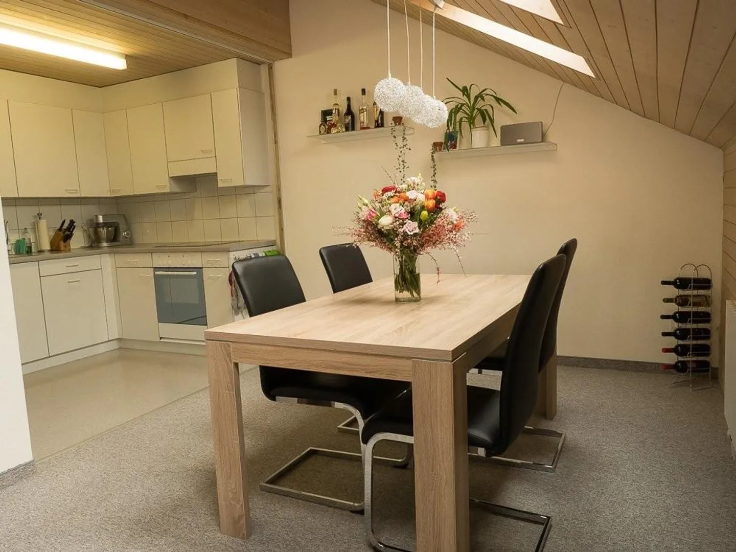 Ampio appartamento mansardato con balcone e stufa svedese - Foto 3 di 7