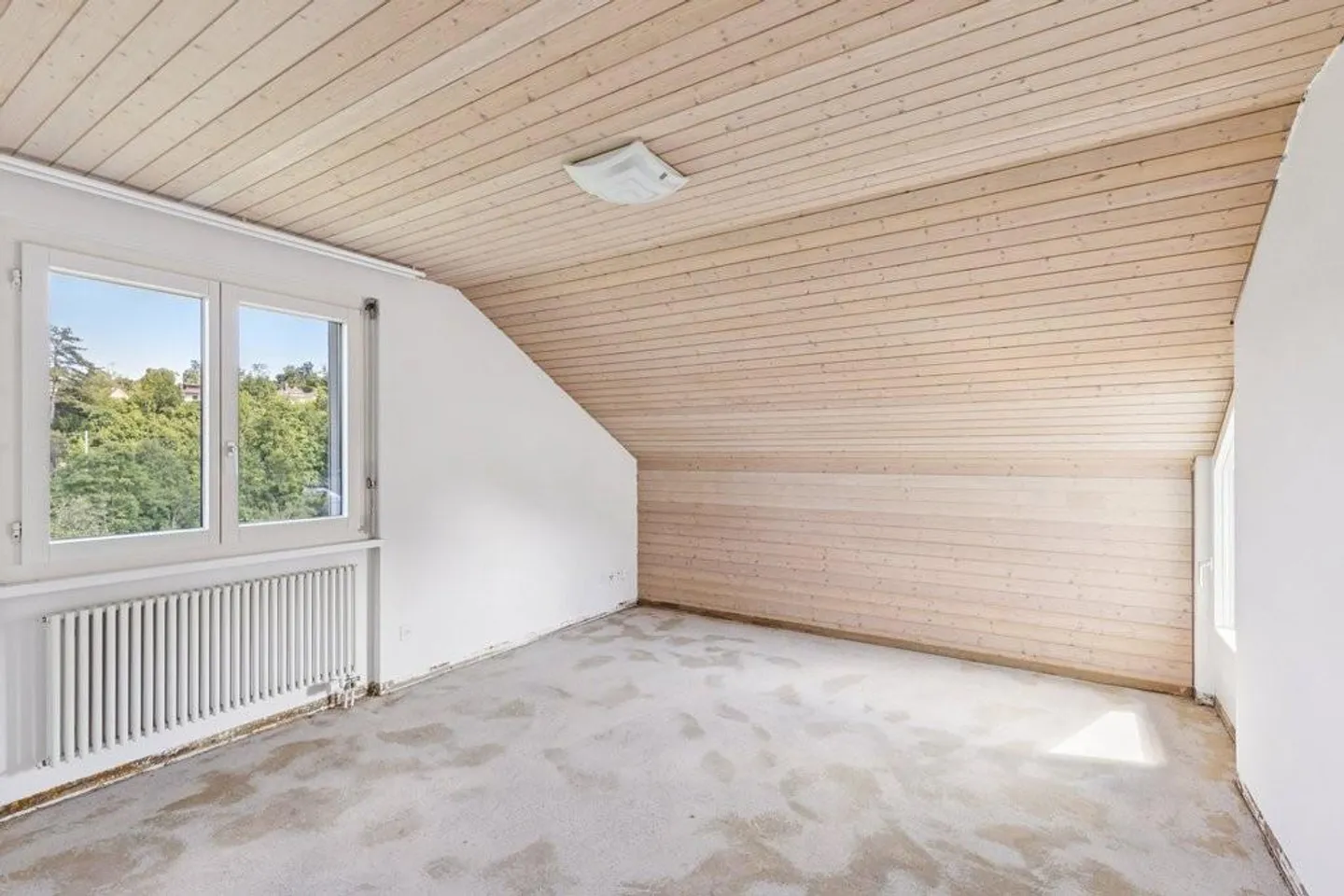 Ampio appartamento mansardato con balcone e stufa svedese - Foto 6 di 7