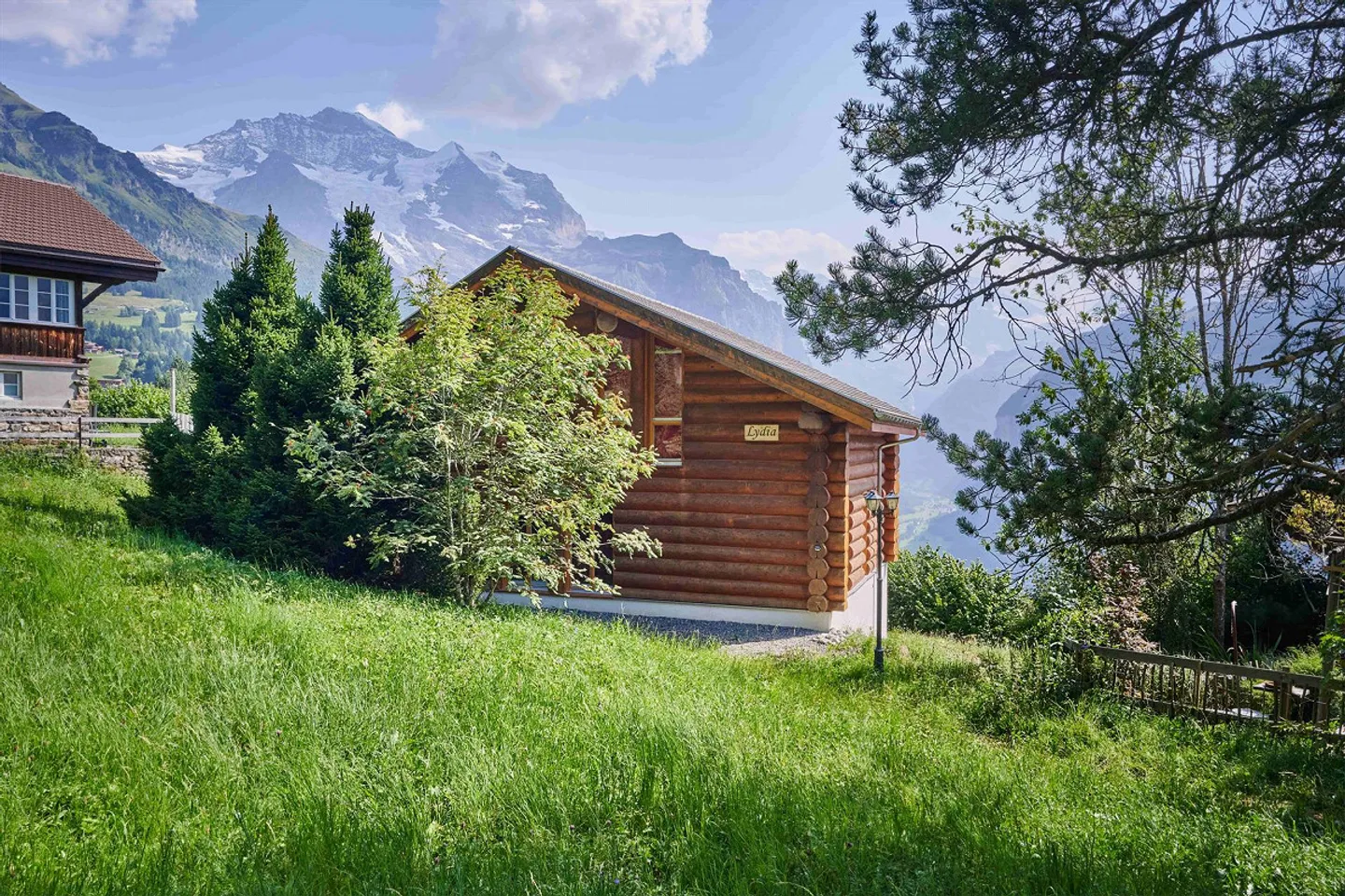Chalet alpin de 7,5 pièces avec vue panoramique sur les montagnes, Wengen - Photo 1 sur 17