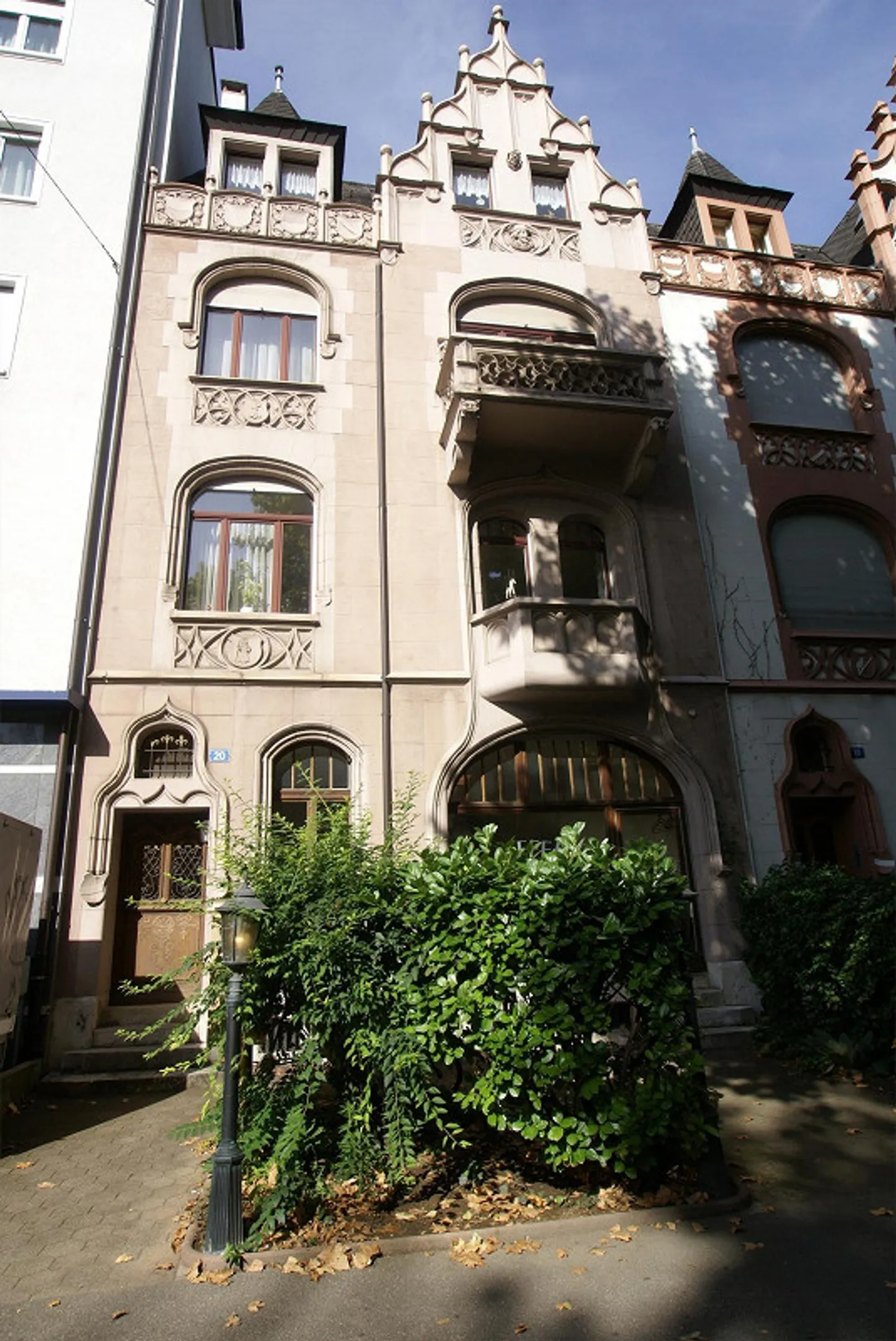 3.5-Room Old Building Apartment with 2 Balconies in Art Nouveau House - Photo 1 of 11