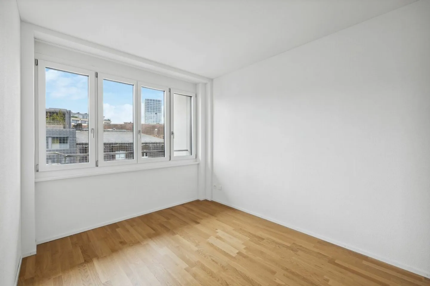 Vie moderne dans le centre-ville - Photo 6 sur 11