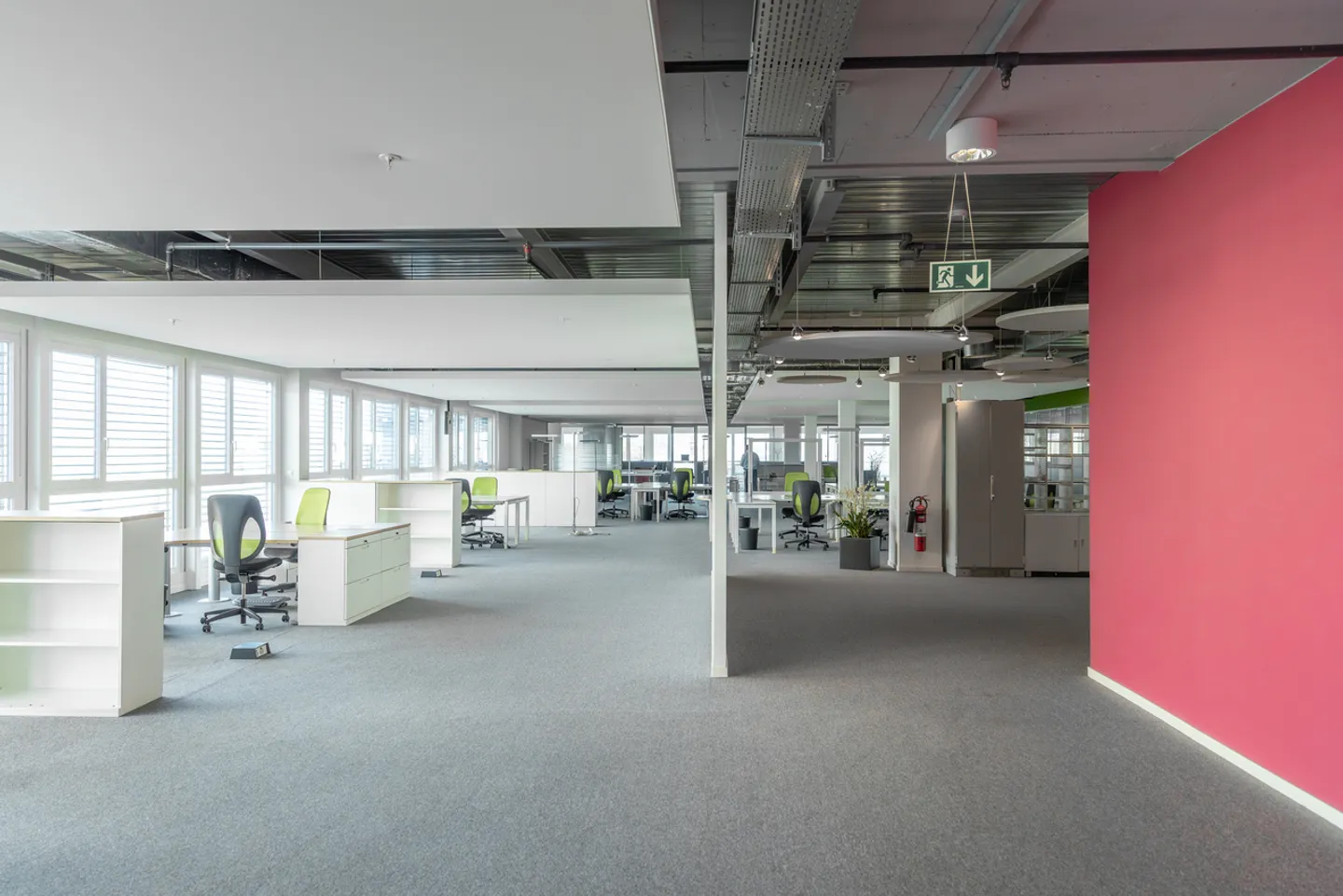 RARE! Storage space from 3,000 m² in the center of Geneva - Photo 15 of 17