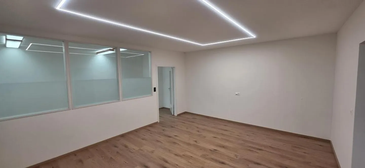 Espaces de bureau attrayants près du Shopping Tivoli - Photo 2 sur 5