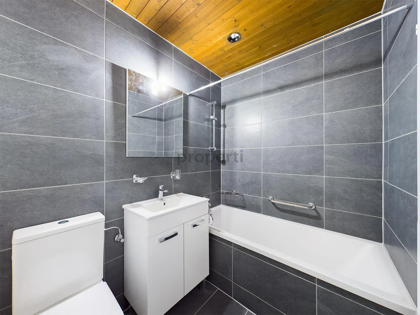 Camere luminose, cucina aperta e parcheggio incluso - Foto 6 di 7