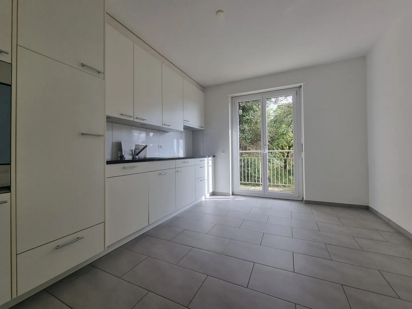 3.5-room apartment with a panoramic view over Biel - Photo 1 of 9