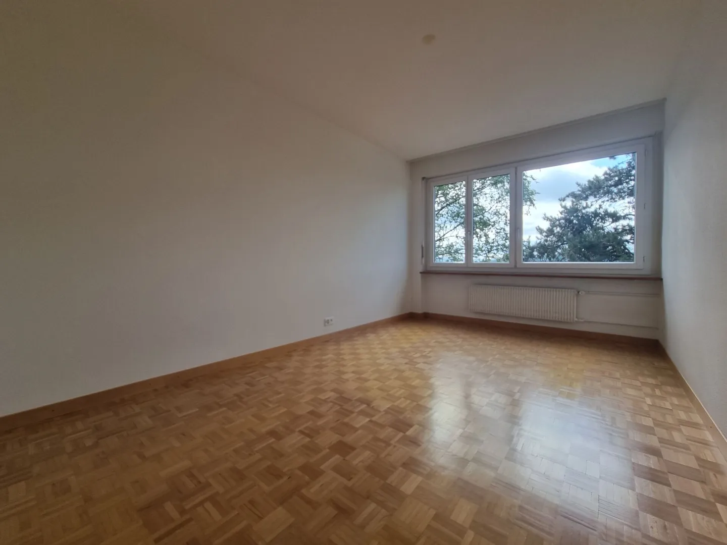 3.5-room apartment with a panoramic view over Biel - Photo 3 of 9