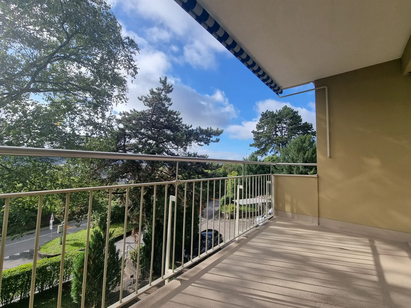 3.5-room apartment with a panoramic view over Biel - Photo 8 of 9