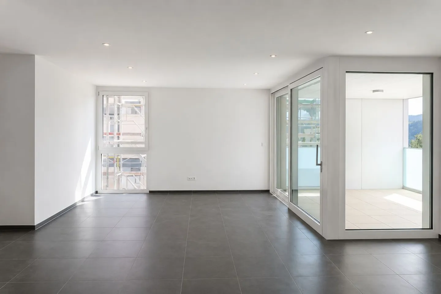 Spacious 4.5-room apartment with large terrace - Photo 2 of 6