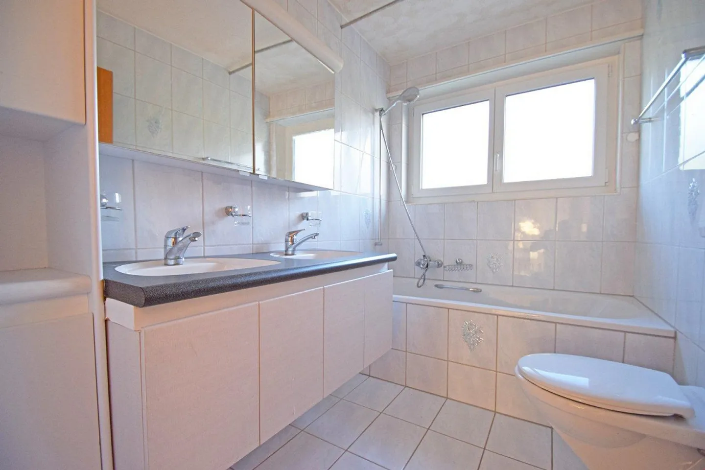 Living with a View – Your Retreat in the Green - Photo 8 of 13