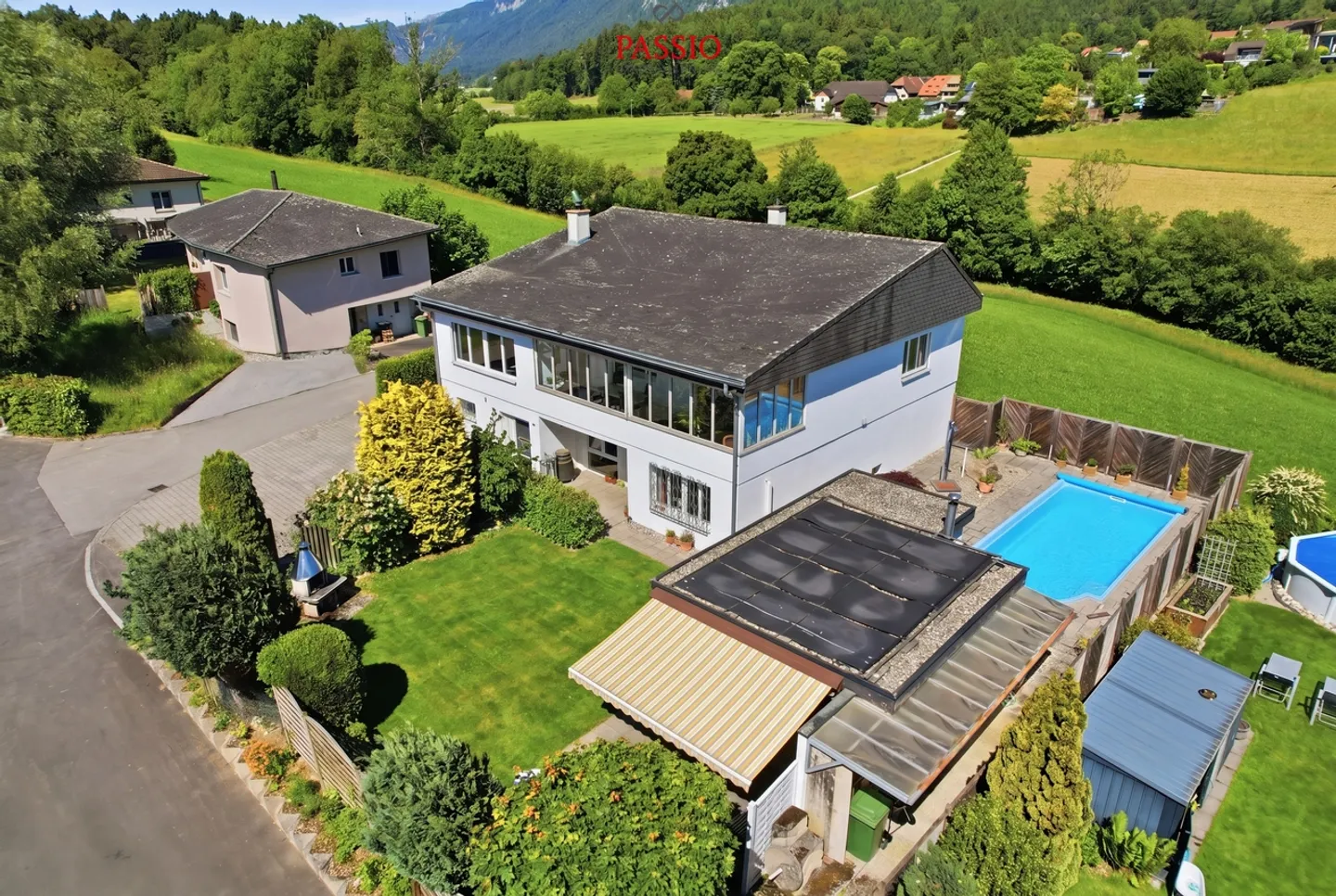 Charming Family Home with Garden - Photo 2 of 45