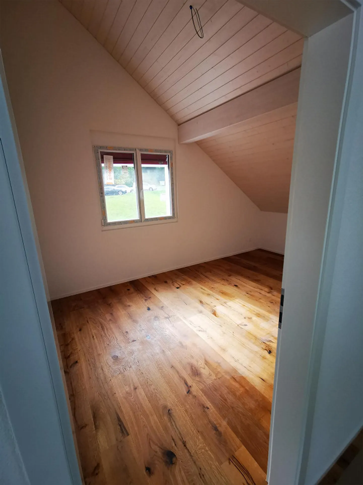 Charming 3.5-room attic apartment with balcony - Photo 4 of 6