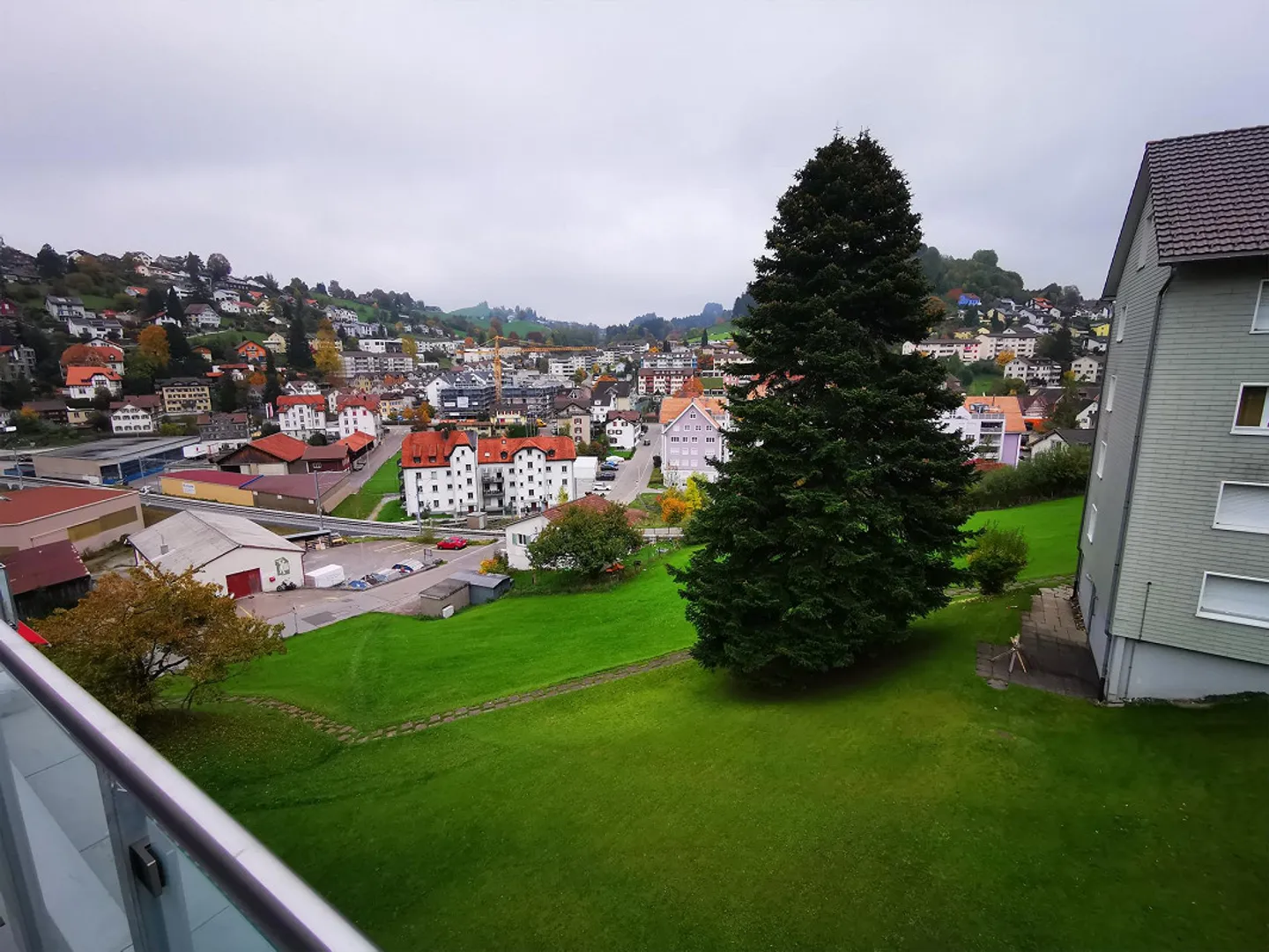 Charming 3.5-room attic apartment with balcony - Photo 6 of 6