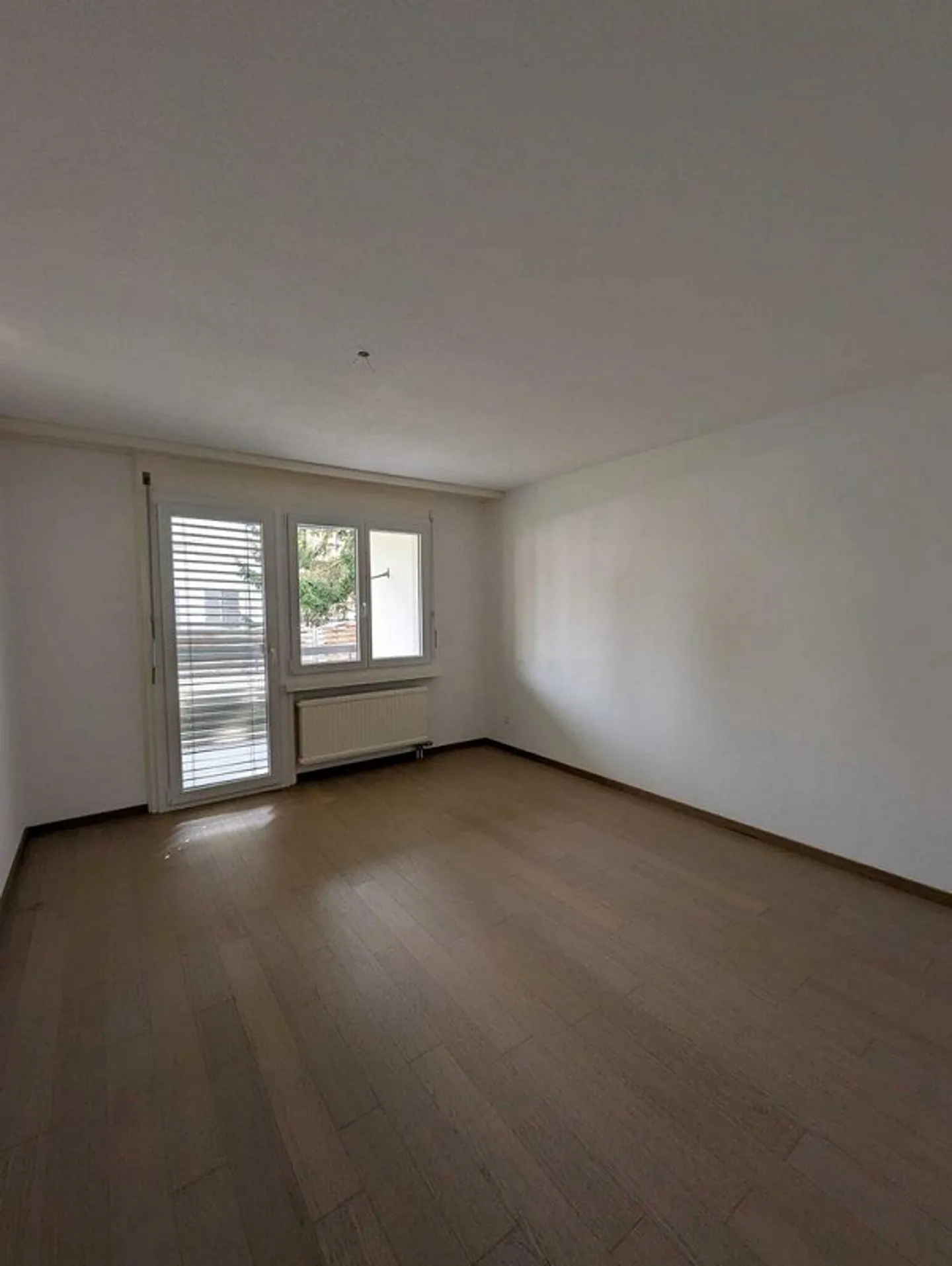 Bright 4.5-room apartment on the raised ground floor - Photo 4 of 12