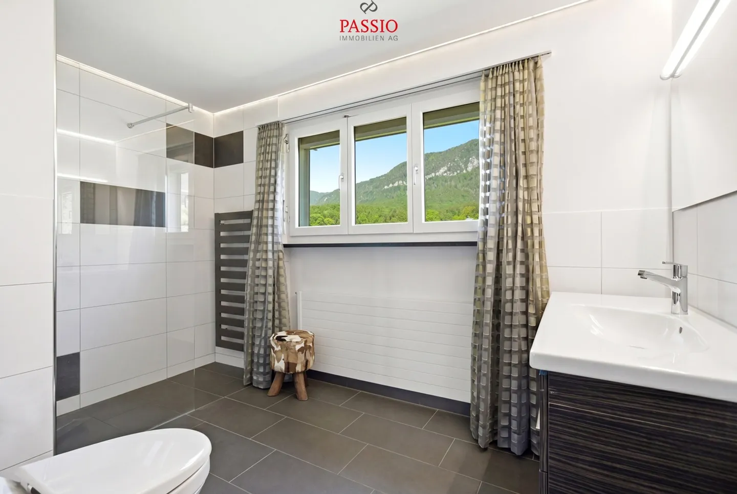 Charming Family Home with Garden - Photo 14 of 45