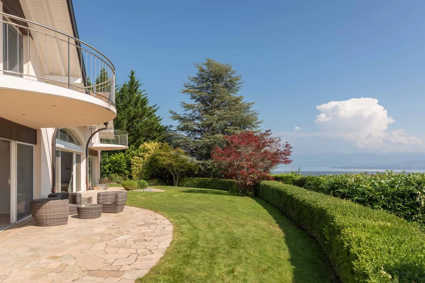 Incredible individual property - Photo 7 of 13