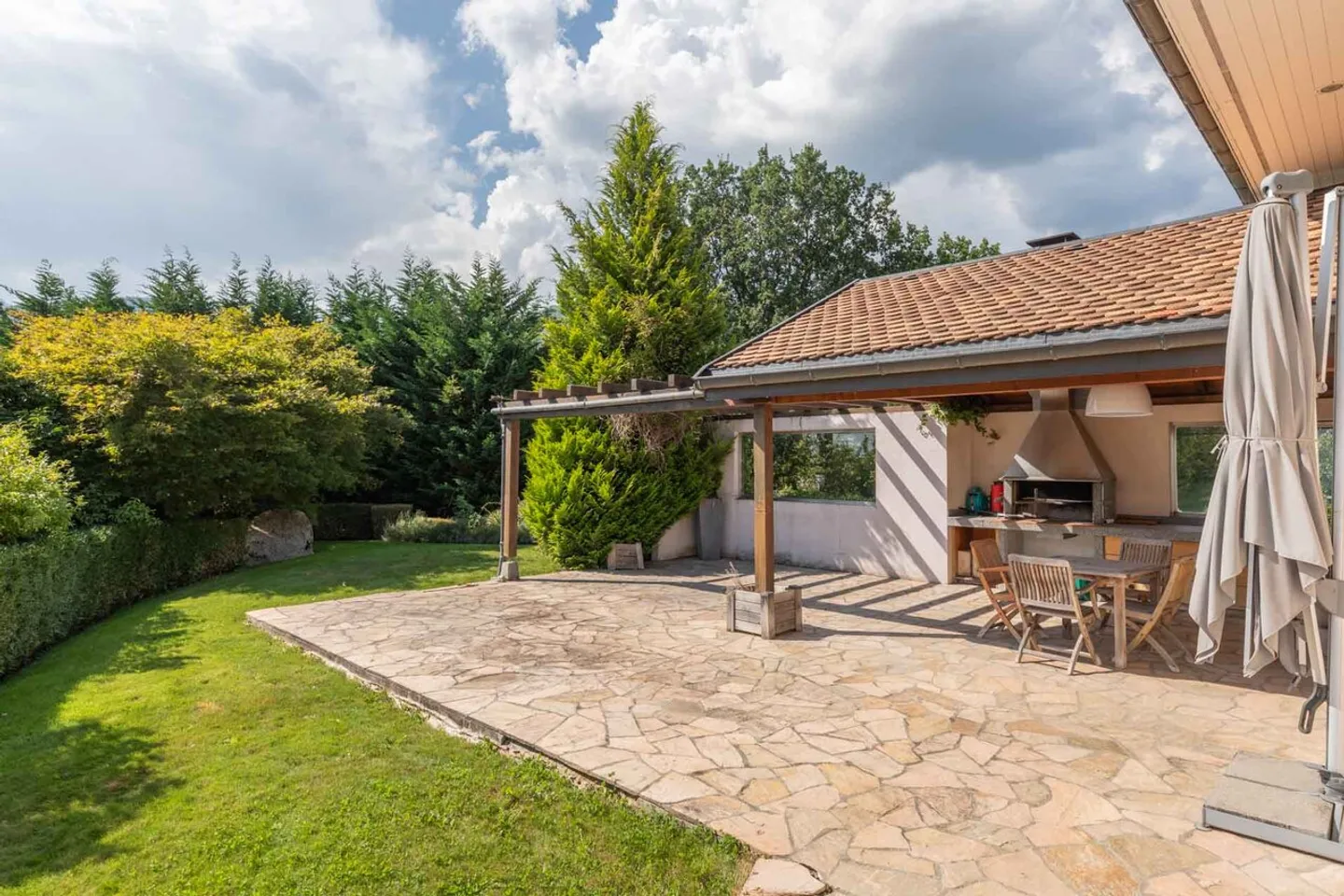 Incredible individual property - Photo 10 of 13