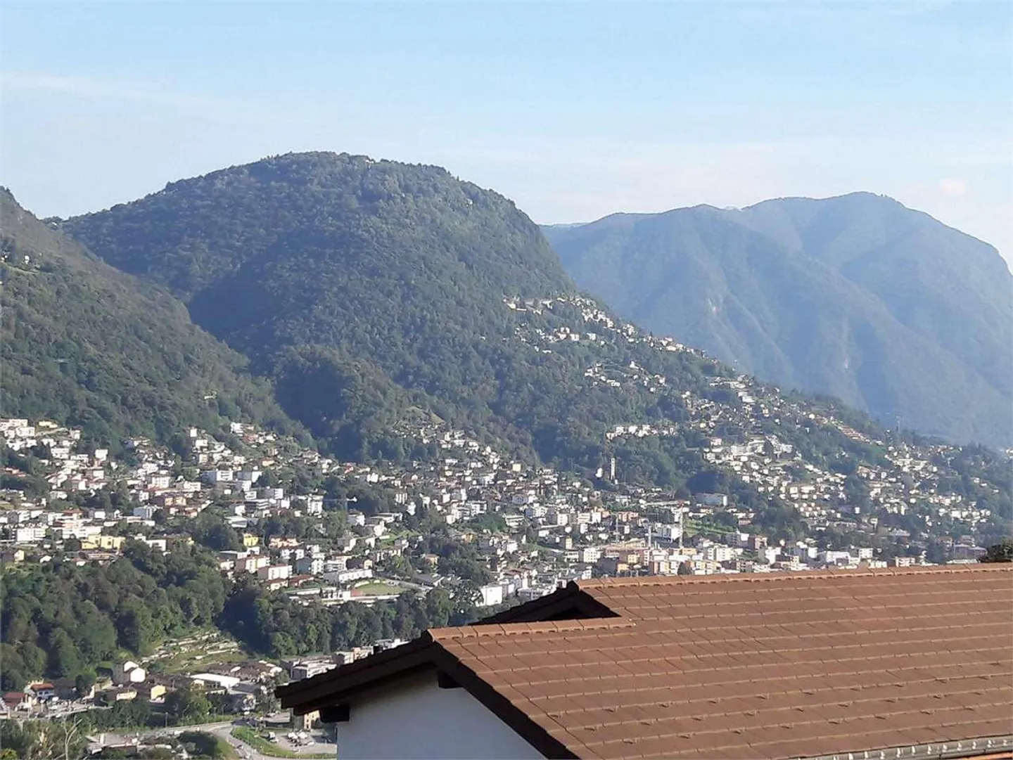 Comano - Geräumiges und Helles Einfamilienhaus (5 Schlafzimmer) mit Garten - Foto 6 von 13