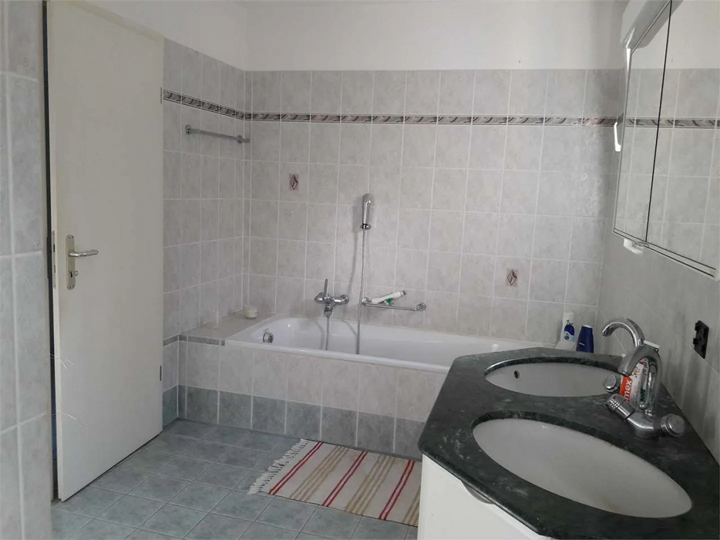Comano - Geräumiges und Helles Einfamilienhaus (5 Schlafzimmer) mit Garten - Foto 8 von 13