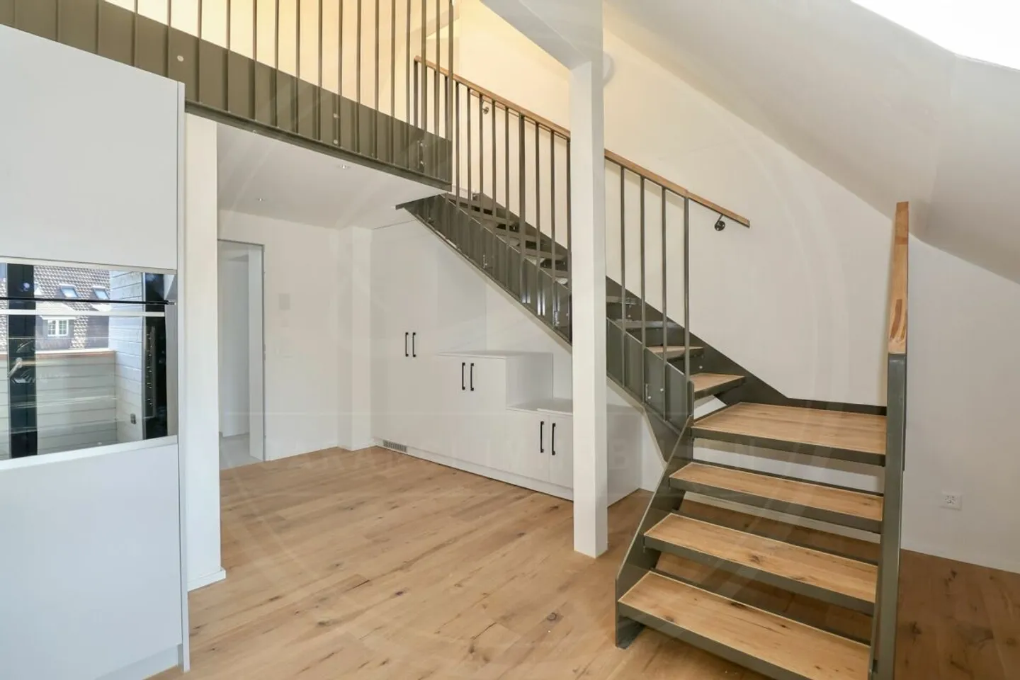 Modern Living on Two Levels - 2.5-Room Maisonette Apartment with Charm - Photo 4 of 12