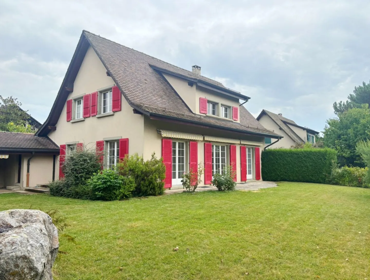 Charmanter renovierter Bungalow mit 5,5 Zimmern in absoluter Ruhe mit schöner Aussicht - Photo 1 sur 9