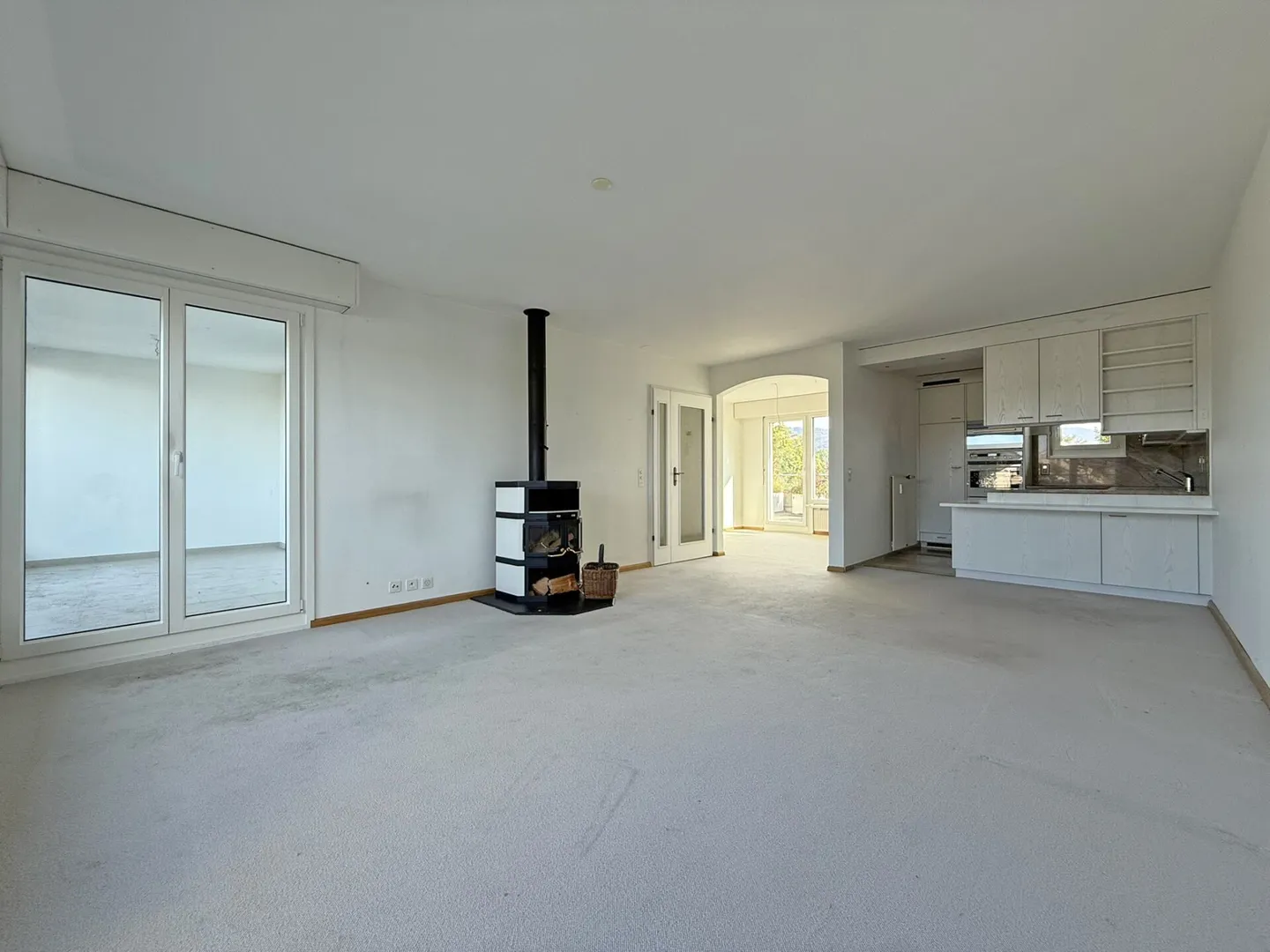 3.5-Room Penthouse Apartment - Photo 2 of 11