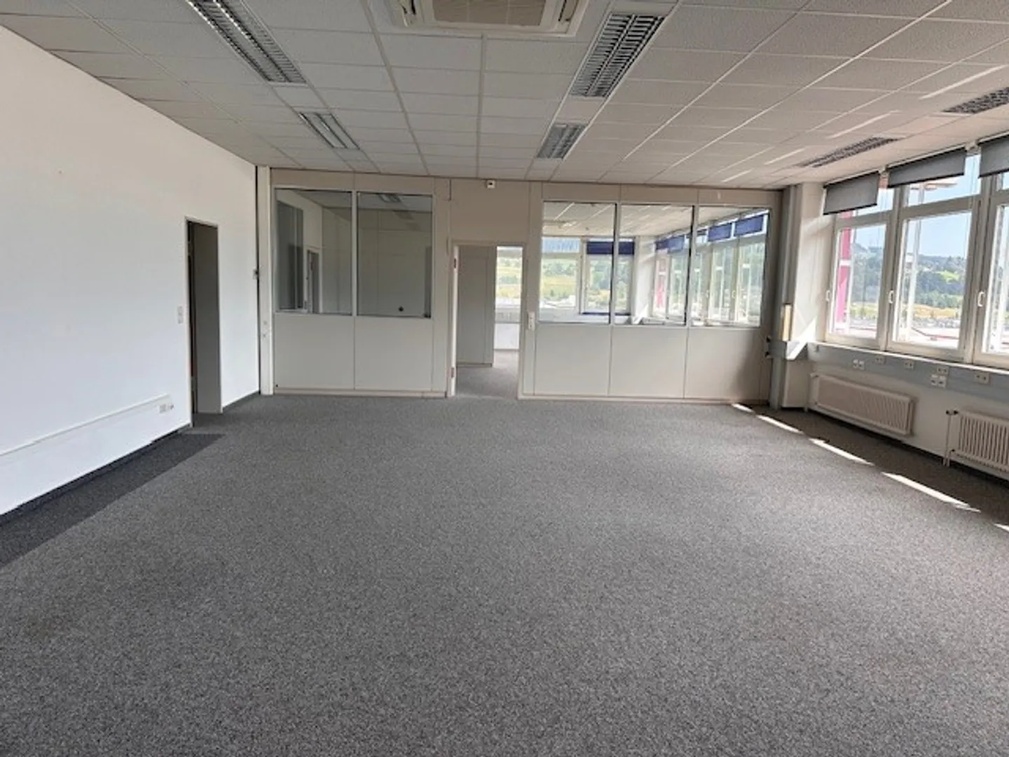 Ausgebaute Büros mit angrenzender Lagerfläche - Foto 5 von 10