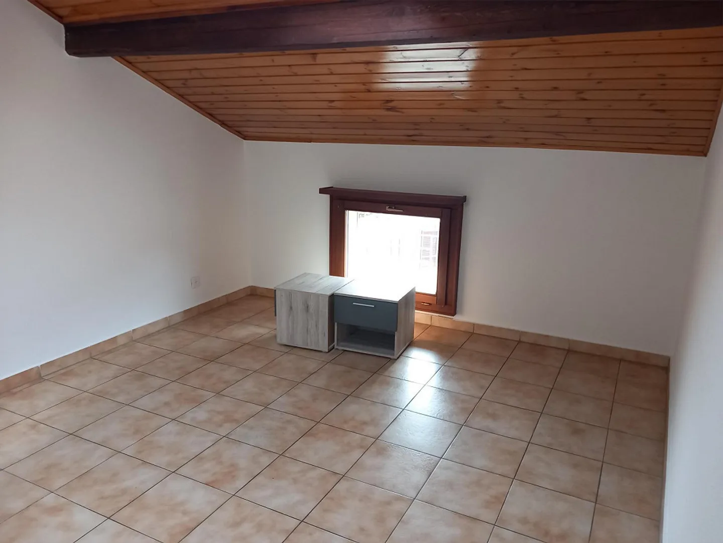 Appartamento mansardato con travi a vista - Foto 12 di 16