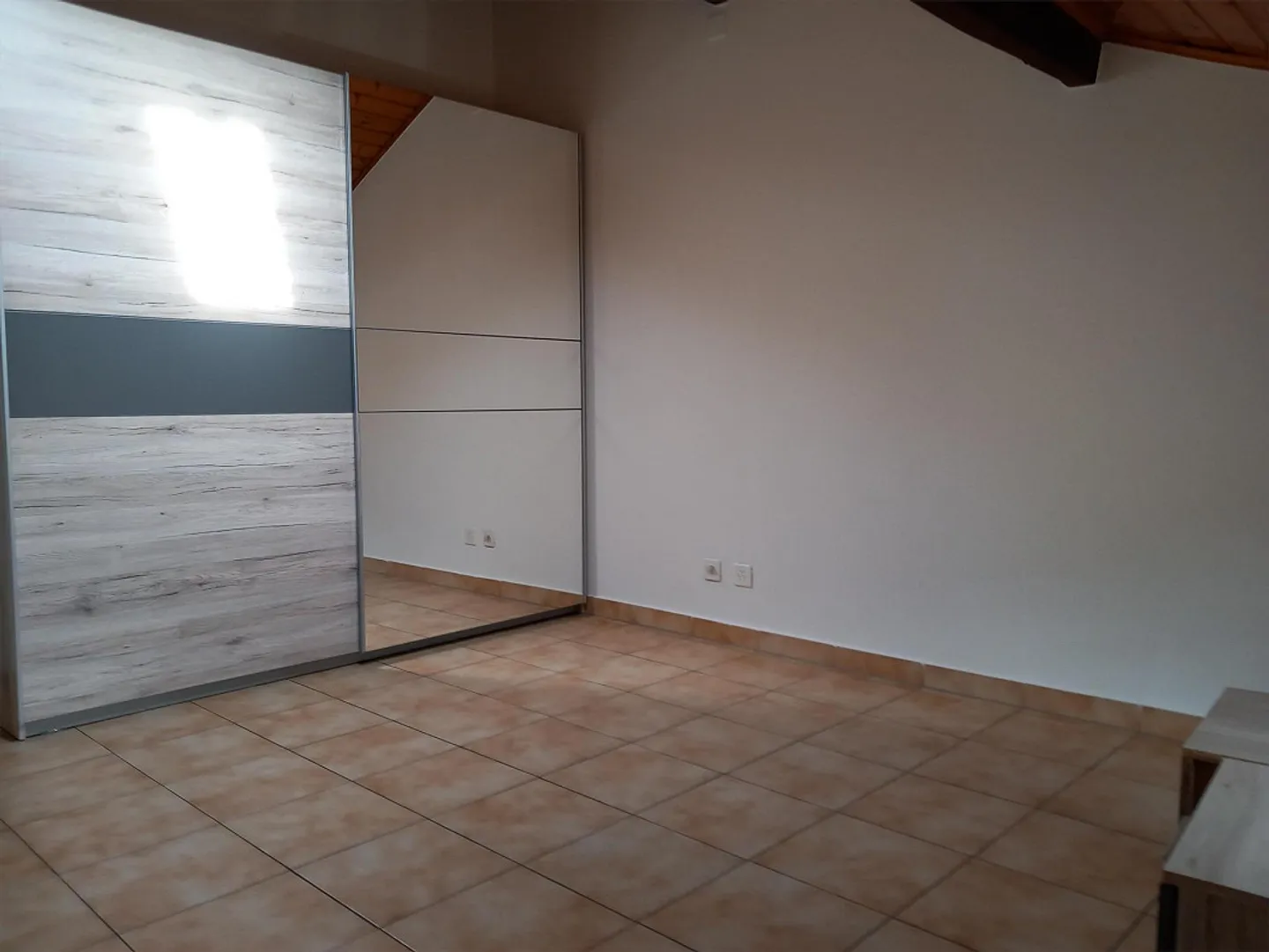 Appartamento mansardato con travi a vista - Foto 13 di 16