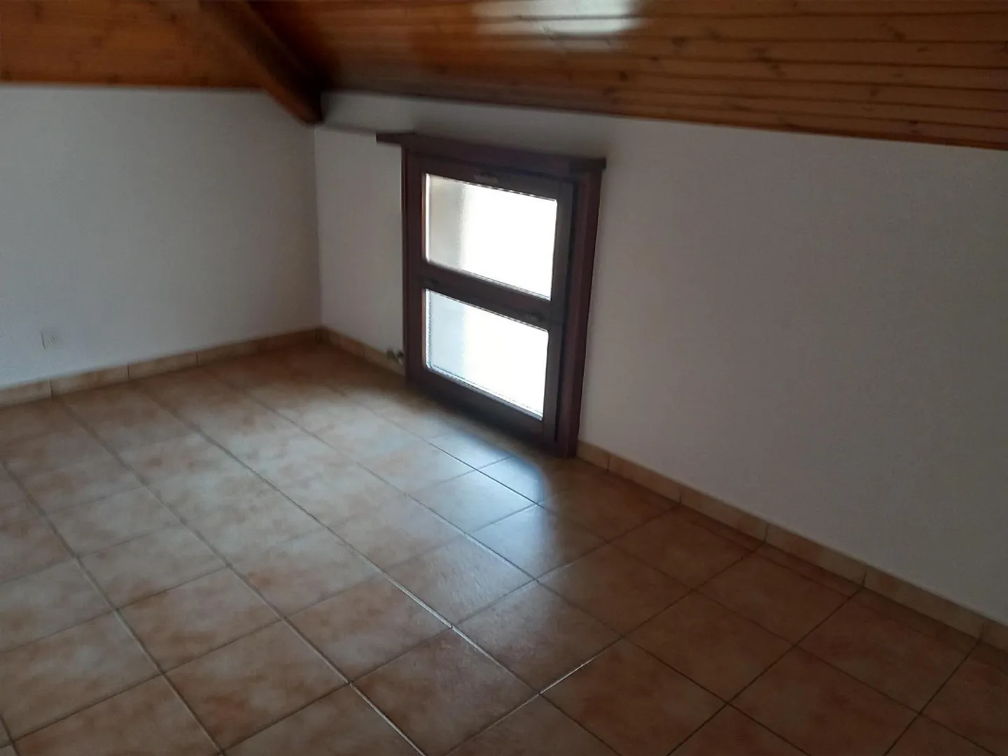 Appartamento mansardato con travi a vista - Foto 10 di 16
