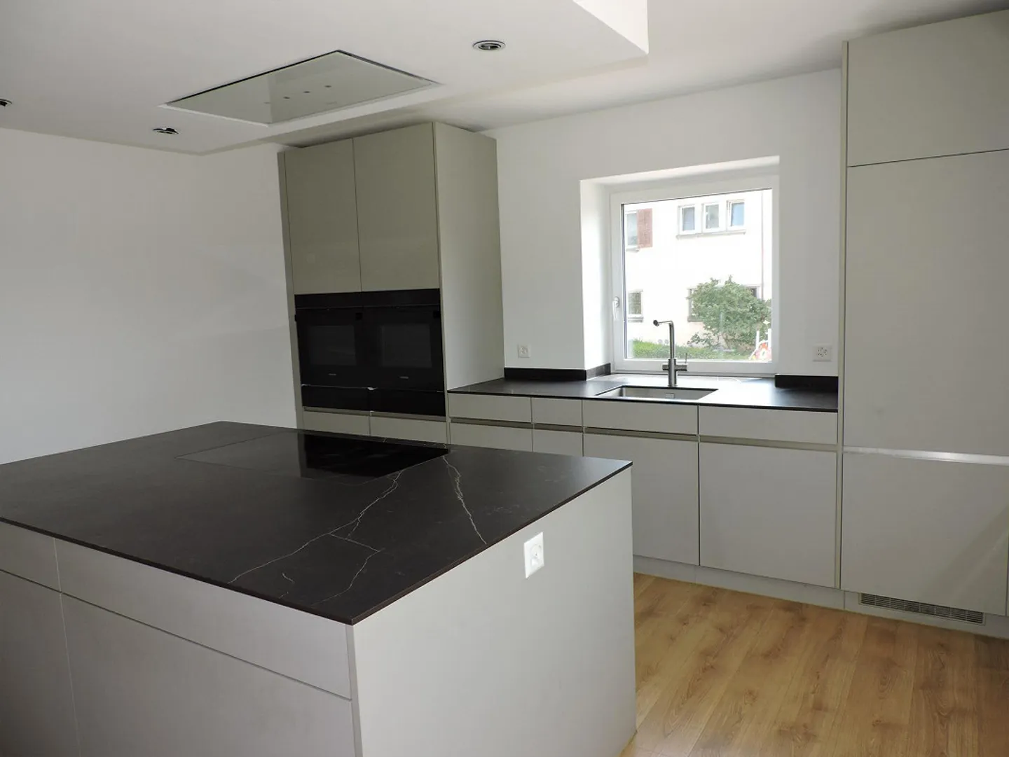 Exklusive, renovierte 5-Zimmer-Erdgeschosswohnung in Küsnacht - Foto 3 von 13