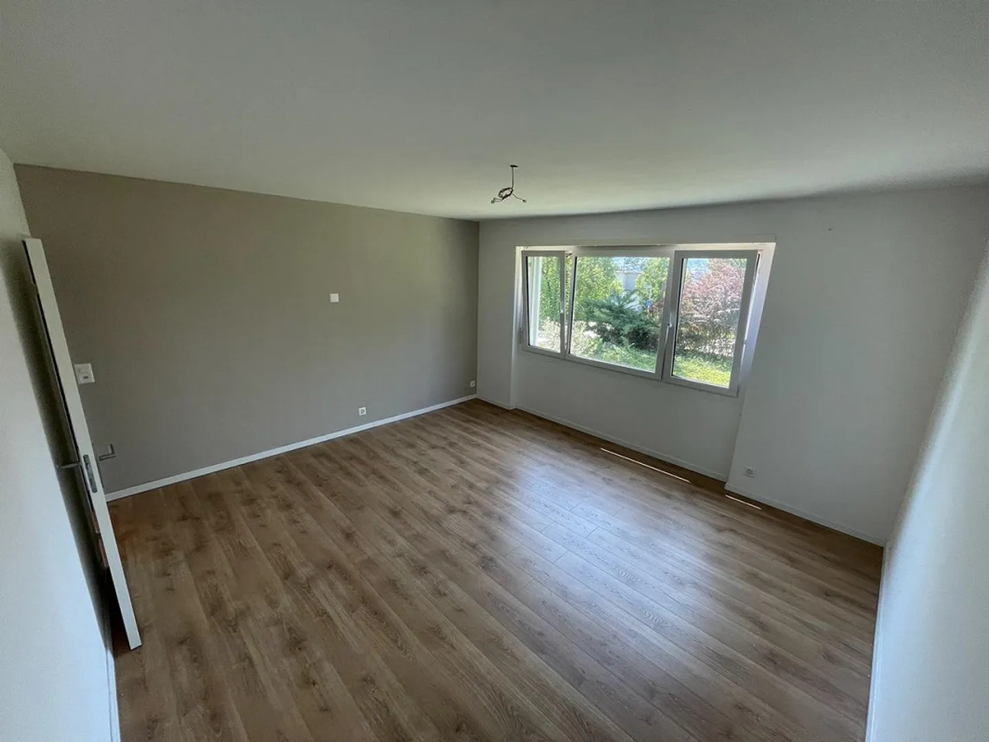 Exklusive, renovierte 5-Zimmer-Erdgeschosswohnung in Küsnacht - Foto 4 von 13