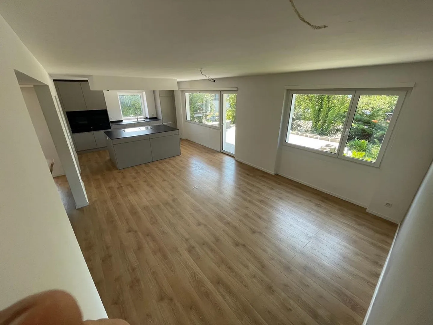 Exklusive, renovierte 5-Zimmer-Erdgeschosswohnung in Küsnacht - Foto 1 von 13