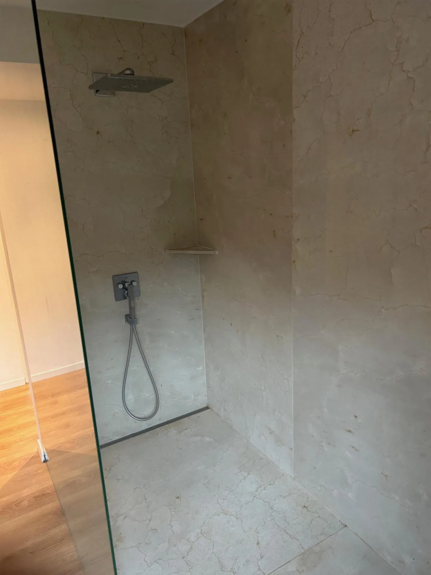Exklusive, renovierte 5-Zimmer-Erdgeschosswohnung in Küsnacht - Foto 11 von 13